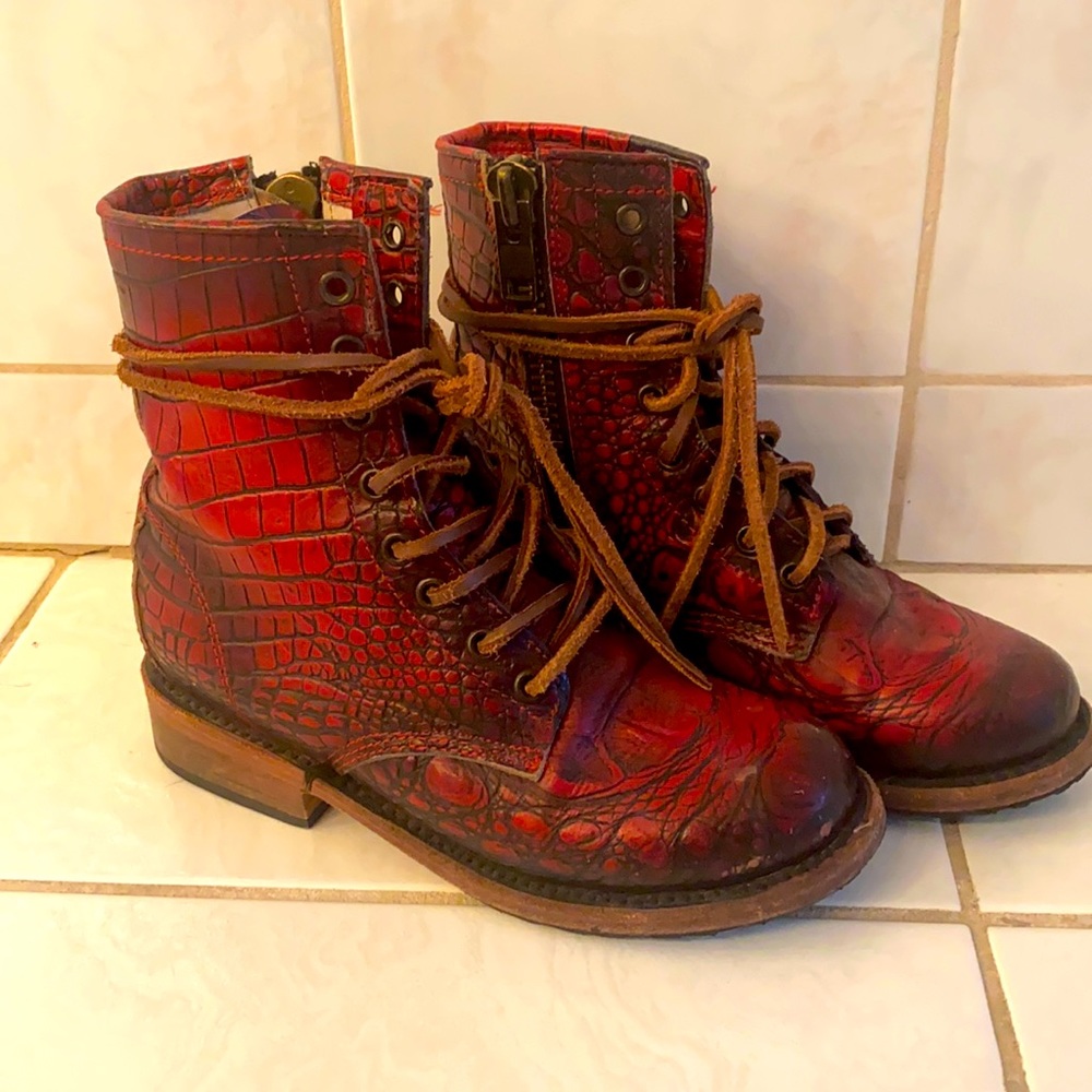 FREEBIRD Boots - MANCHESTER - SIZE 5 - Red